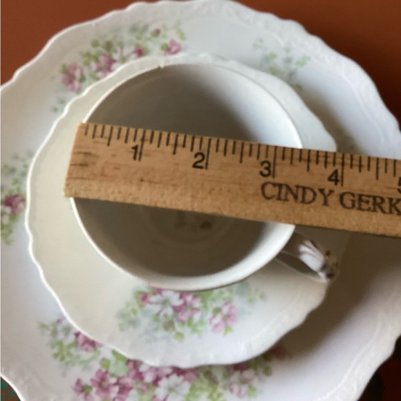 Antique Johnson Bros, England, 9” luncheon plate, cup & saucer, pattern JB929. - Picture 10 of 15